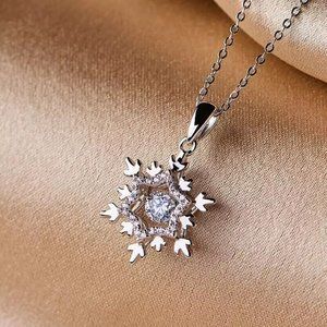 New 925 Silver White Sapphires Snowflake Necklace
